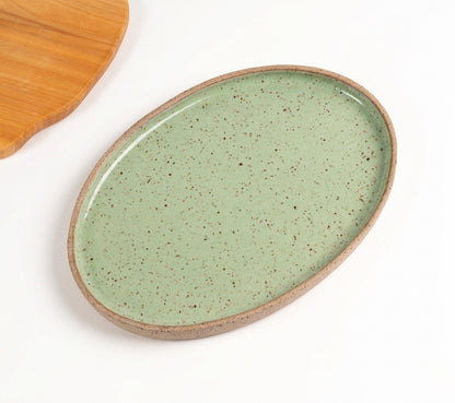 Travessa Oval em cerâmica artesanal — tamanho 28CM x 20CM, argila Flocos, esmalte Verde Menta