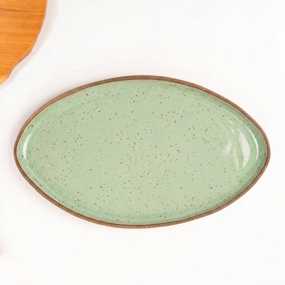 Travessa Oval em cerâmica artesanal — tamanho 40CM x 24CM, argila Flocos, esmalte Verde Menta