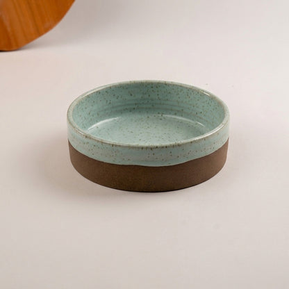 Travessa Redonda Borda Reta (esmalte fora até o meio) em cerâmica artesanal — tamanho 20CM Ø x 6CM A, argila Cappuccino, esmalte Jujuba