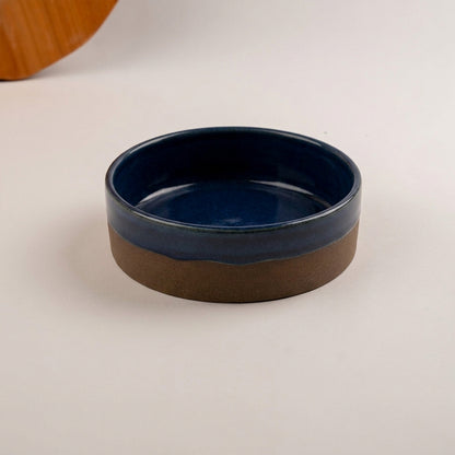 Travessa Redonda Borda Reta (esmalte fora até o meio) em cerâmica artesanal — tamanho 20CM Ø x 6CM A, argila Cappuccino, esmalte Lazuli