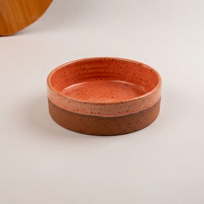 Travessa Redonda Borda Reta (esmalte fora até o meio) em cerâmica artesanal — tamanho 20CM Ø x 6CM A, argila Flocos, esmalte Laranja Intenso