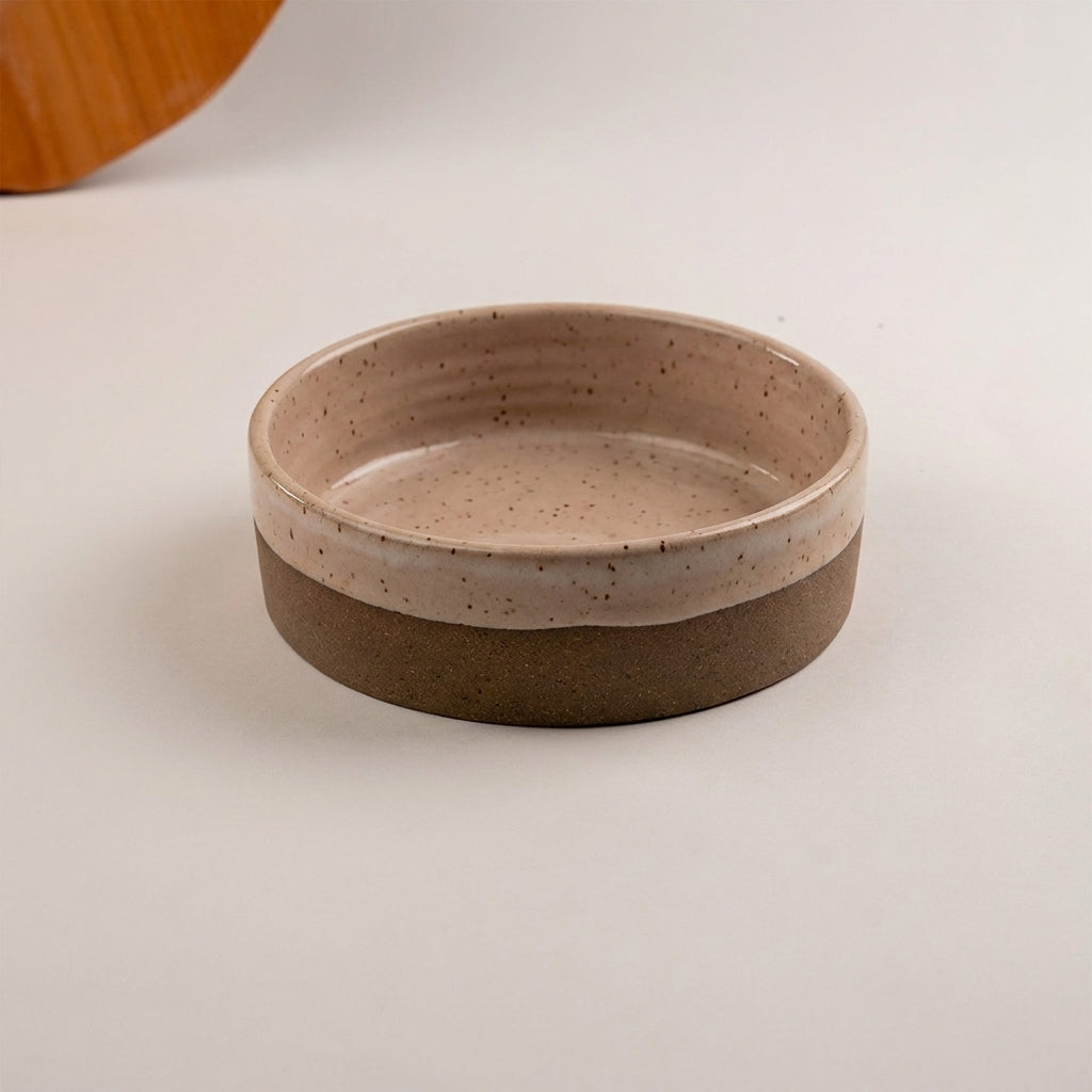Travessa Redonda Borda Reta (esmalte fora até o meio) em cerâmica artesanal — tamanho 20CM Ø x 6CM A, argila Flocos, esmalte Nude