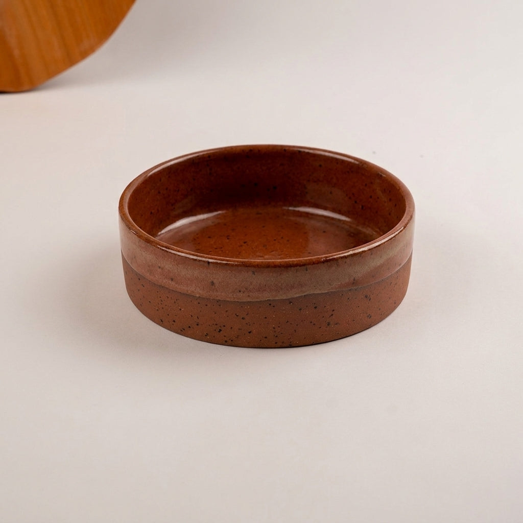 Travessa Redonda Borda Reta (esmalte fora até o meio) em cerâmica artesanal — tamanho 20CM Ø x 6CM A, argila Flocos, esmalte Sol de Terracota