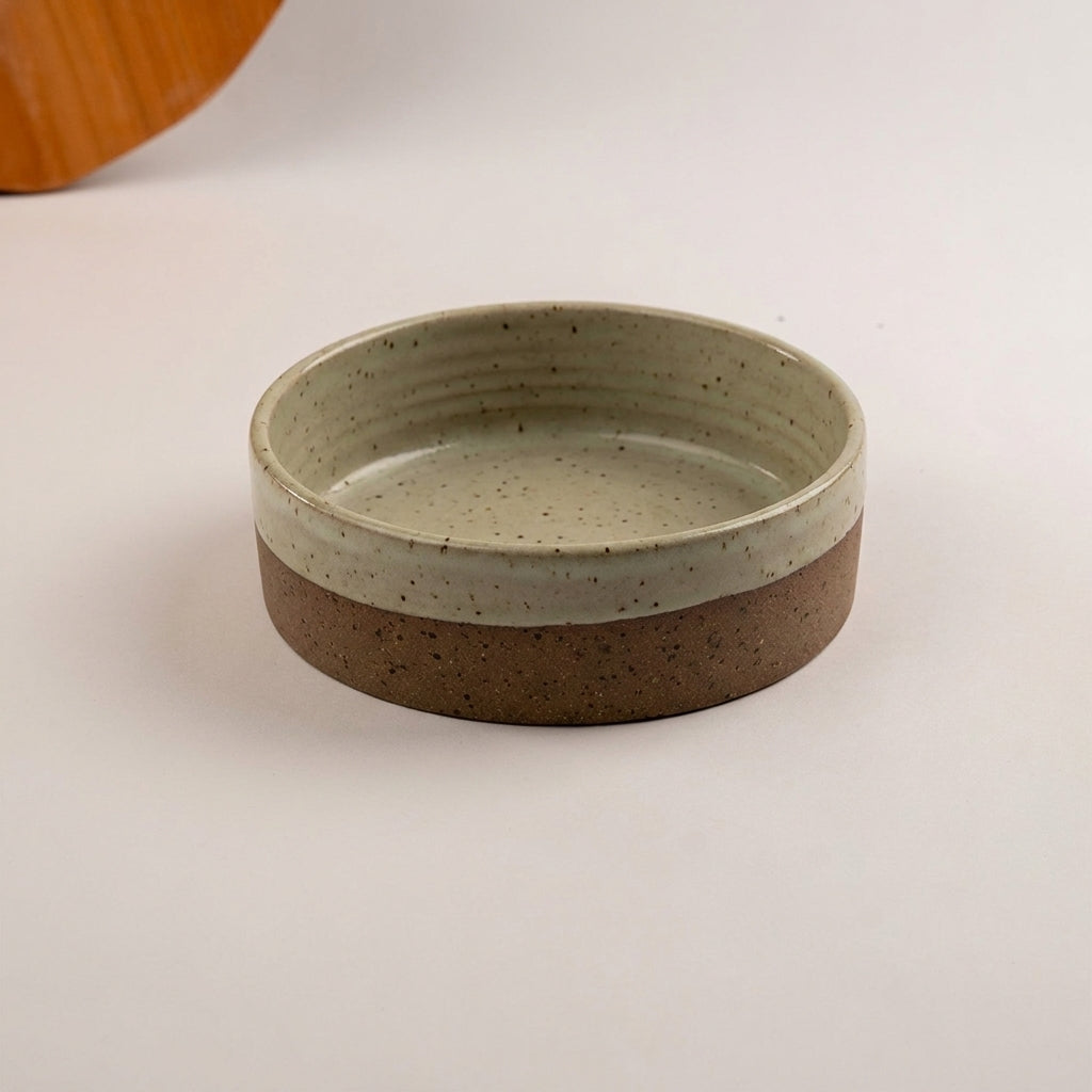 Travessa Redonda Borda Reta (esmalte fora até o meio) em cerâmica artesanal — tamanho 20CM Ø x 6CM A, argila Flocos, esmalte Verde Pompeia
