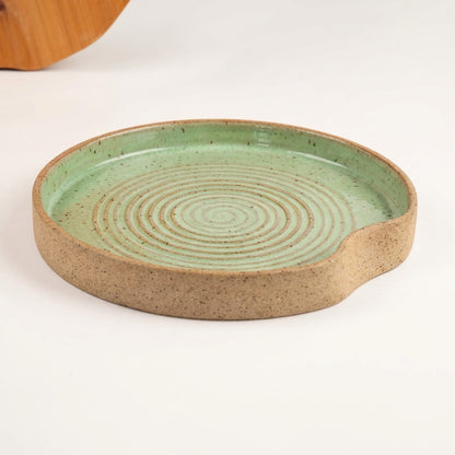 Travessa Redonda Borda Reta Amassadinha com Espiral em cerâmica artesanal — argila Flocos, esmalte Verde Menta