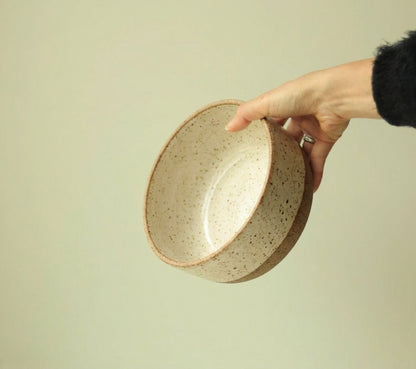 Travessa Redonda Borda Reta em cerâmica artesanal — tamanho 20CM x 6CM, argila Flocos, esmalte Pedra Sabão