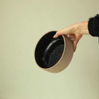 Travessa Redonda Borda Reta em cerâmica artesanal — tamanho 20CM x 6CM, argila Flocos, esmalte Preto Ébano
