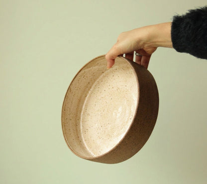 Travessa Redonda Borda Reta em cerâmica artesanal — tamanho 23CM x 6CM, argila Flocos, esmalte Pedra Sabão