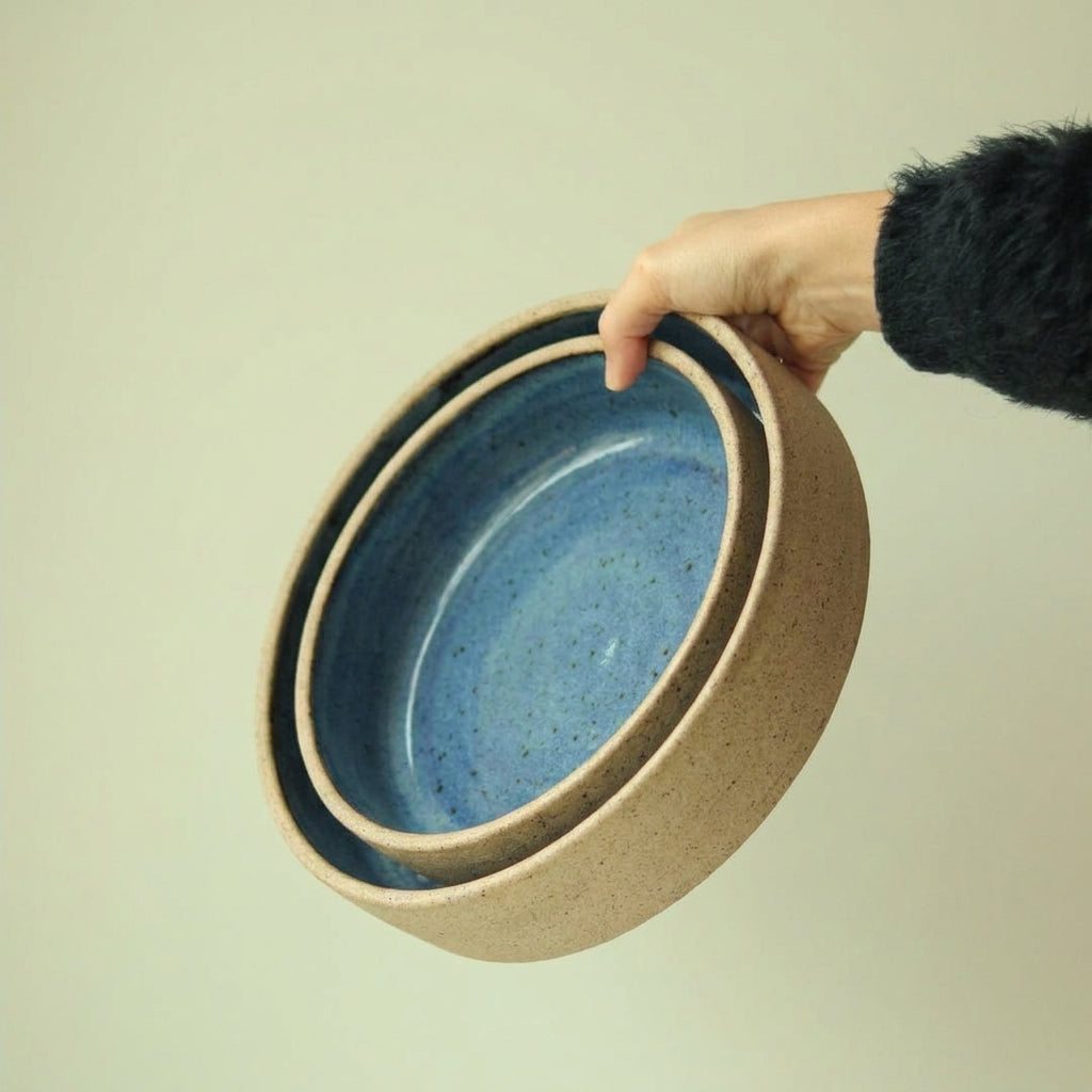Travessa Redonda Borda Reta em cerâmica artesanal — tamanho KIT 4 TAMANHOS, argila Flocos, esmalte Azul Safira