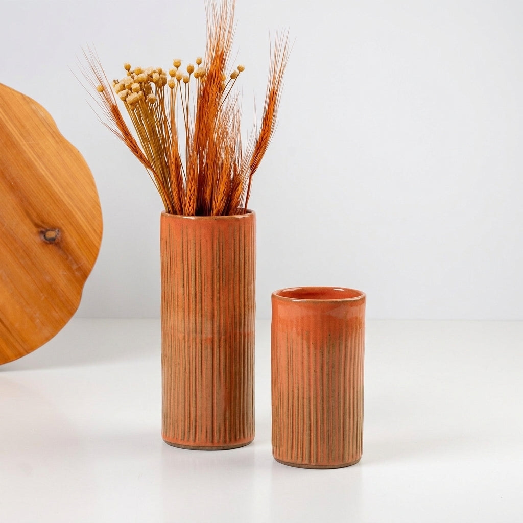Vaso Carving em cerâmica artesanal — argila Cappuccino, esmalte Laranja Intenso