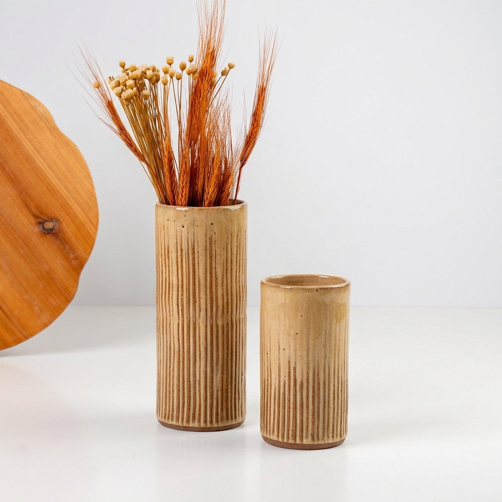 Vaso Carving em cerâmica artesanal — argila Cappuccino, esmalte Pedra Sabão