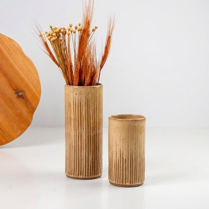 Vaso Carving em cerâmica artesanal — argila Cappuccino, esmalte Pedra Sabão