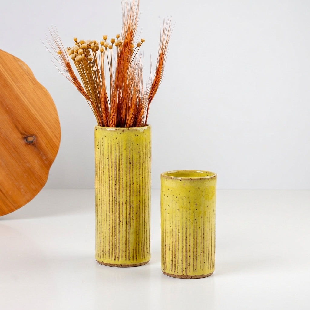 Vaso Carving em cerâmica artesanal — argila Flocos, esmalte Amarelo Intenso