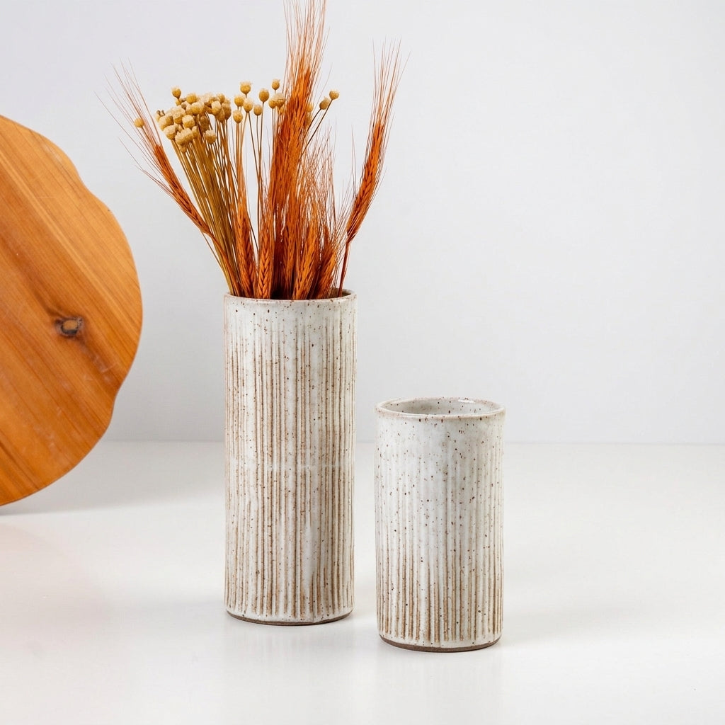 Vaso Carving em cerâmica artesanal — argila Flocos, esmalte Branco AMME