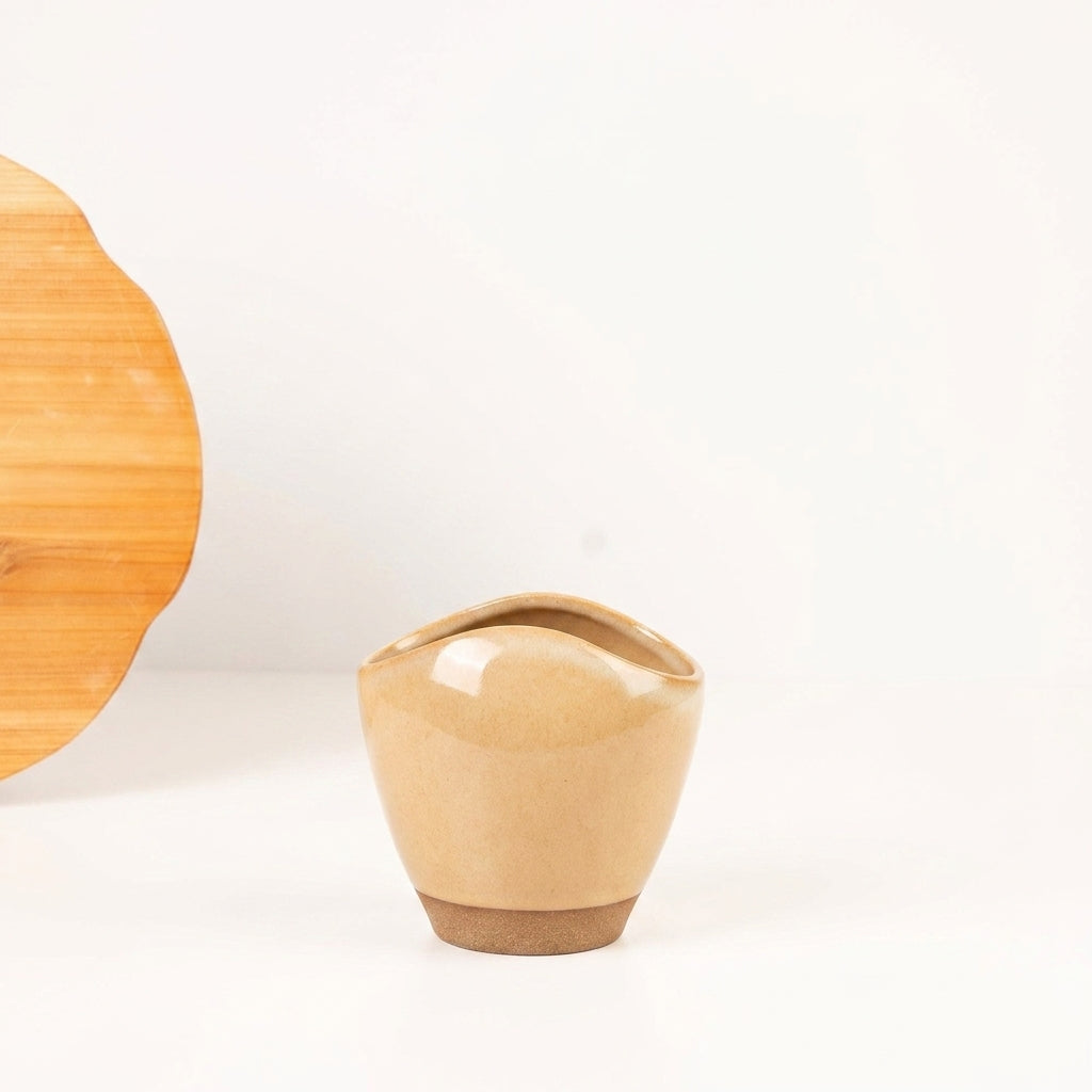 Vaso Fenda em cerâmica artesanal — tamanho 15CM, argila Cappuccino, esmalte Pedra Sabão