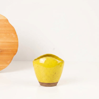 Vaso Fenda em cerâmica artesanal — tamanho 15CM, argila Flocos, esmalte Amarelo Intenso