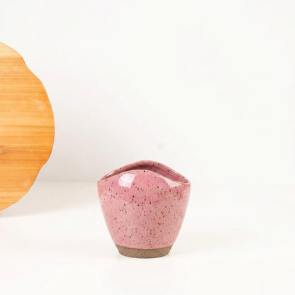 Vaso Fenda em cerâmica artesanal — tamanho 15CM, argila Flocos, esmalte Rosa Barbie