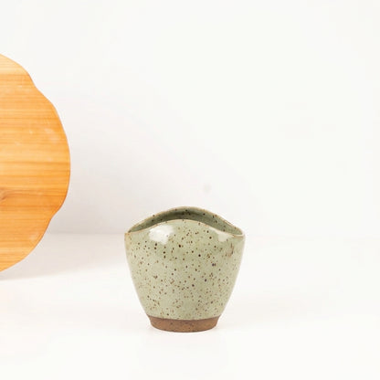 Vaso Fenda em cerâmica artesanal — tamanho 15CM, argila Flocos, esmalte Verde Pompeia