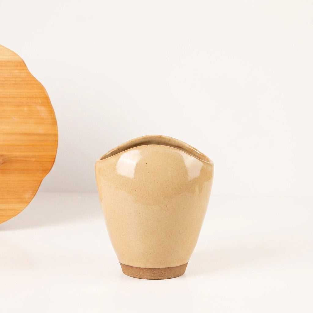 Vaso Fenda em cerâmica artesanal — tamanho 21CM, argila Cappuccino, esmalte Pedra Sabão