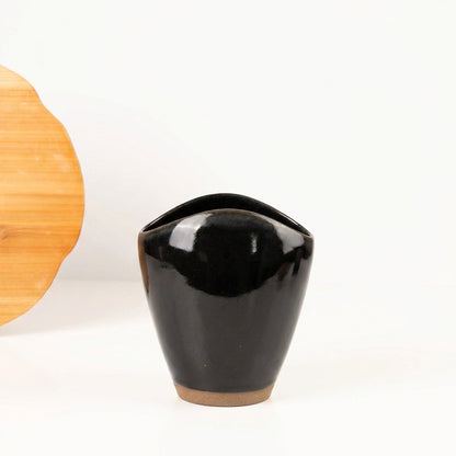 Vaso Fenda em cerâmica artesanal — tamanho 21CM, argila Cappuccino, esmalte Preto Ébano