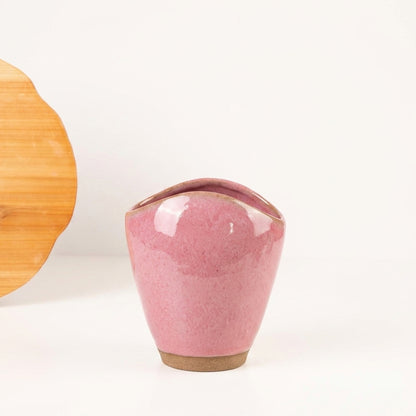 Vaso Fenda em cerâmica artesanal — tamanho 21CM, argila Cappuccino, esmalte Rosa Barbie