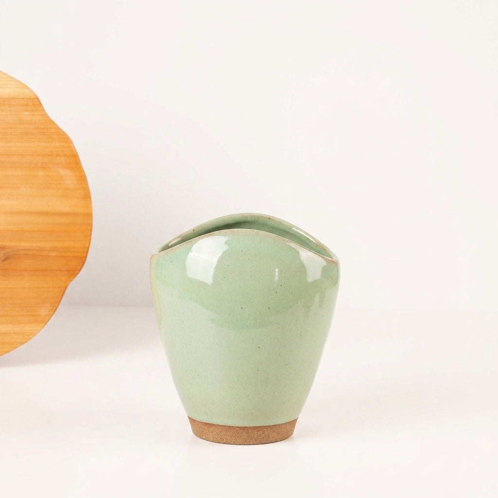 Vaso Fenda em cerâmica artesanal — tamanho 21CM, argila Cappuccino, esmalte Verde Menta