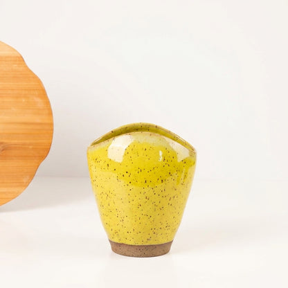 Vaso Fenda em cerâmica artesanal — tamanho 21CM, argila Flocos, esmalte Amarelo Intenso