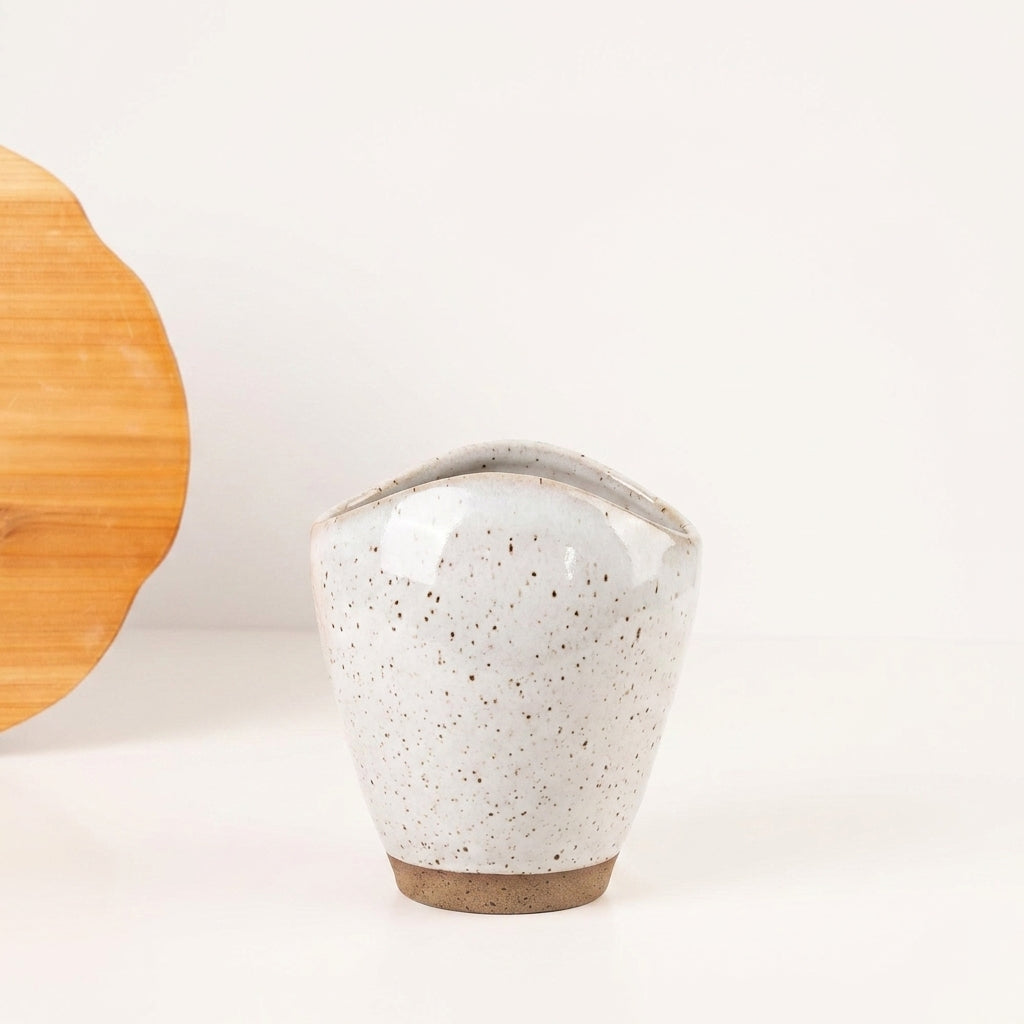 Vaso Fenda em cerâmica artesanal — tamanho 21CM, argila Flocos, esmalte Branco AMME