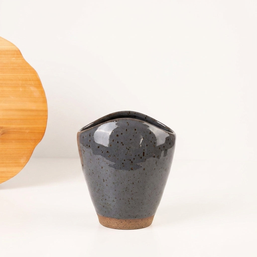 Vaso Fenda em cerâmica artesanal — tamanho 21CM, argila Flocos, esmalte Grafite