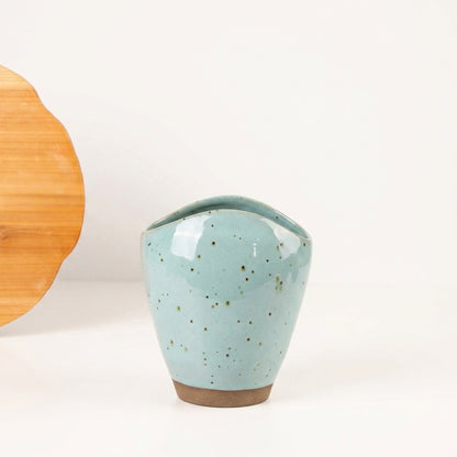 Vaso Fenda em cerâmica artesanal — tamanho 21CM, argila Flocos, esmalte Jujuba