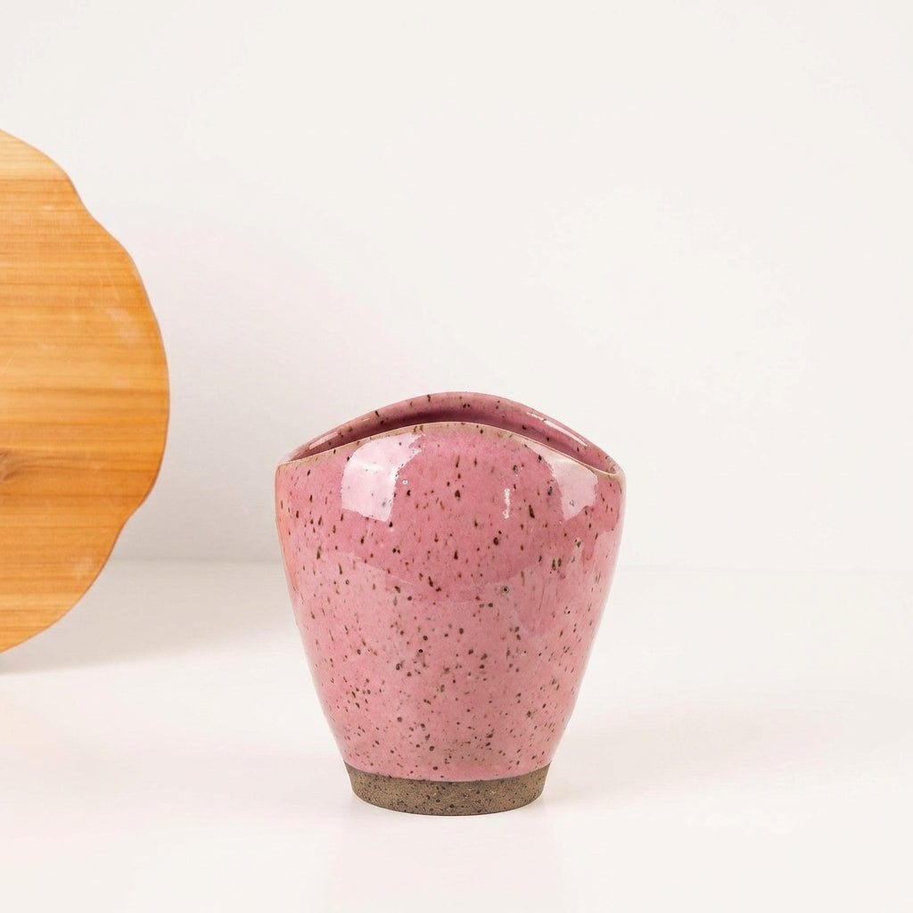 Vaso Fenda em cerâmica artesanal — tamanho 21CM, argila Flocos, esmalte Rosa Barbie