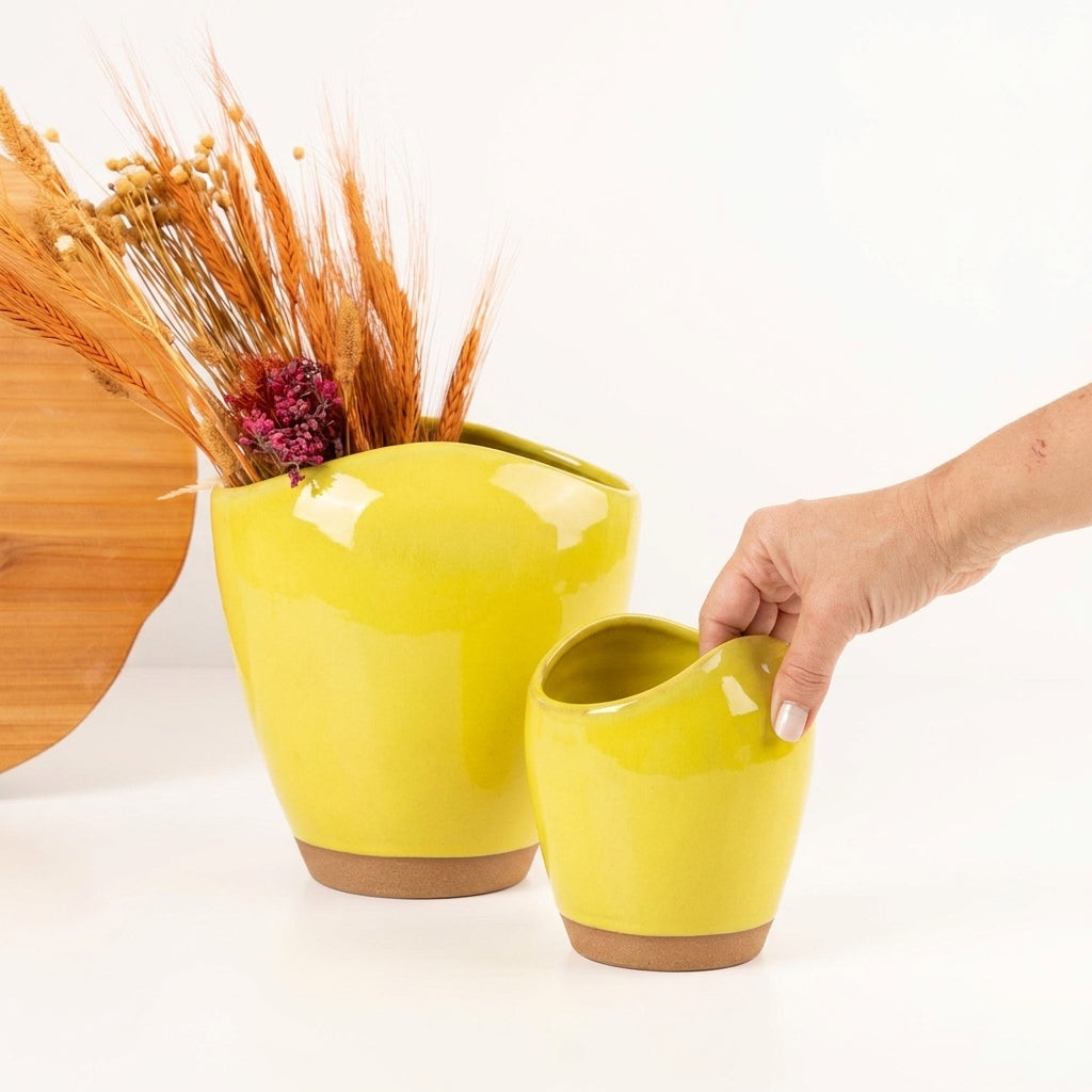 Vaso Fenda em cerâmica artesanal — tamanho KIT, argila Cappuccino, esmalte Amarelo Intenso