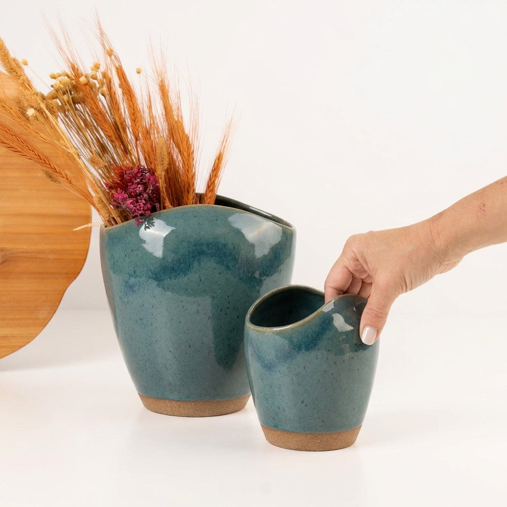 Vaso Fenda em cerâmica artesanal — tamanho KIT, argila Cappuccino, esmalte Verde Exército