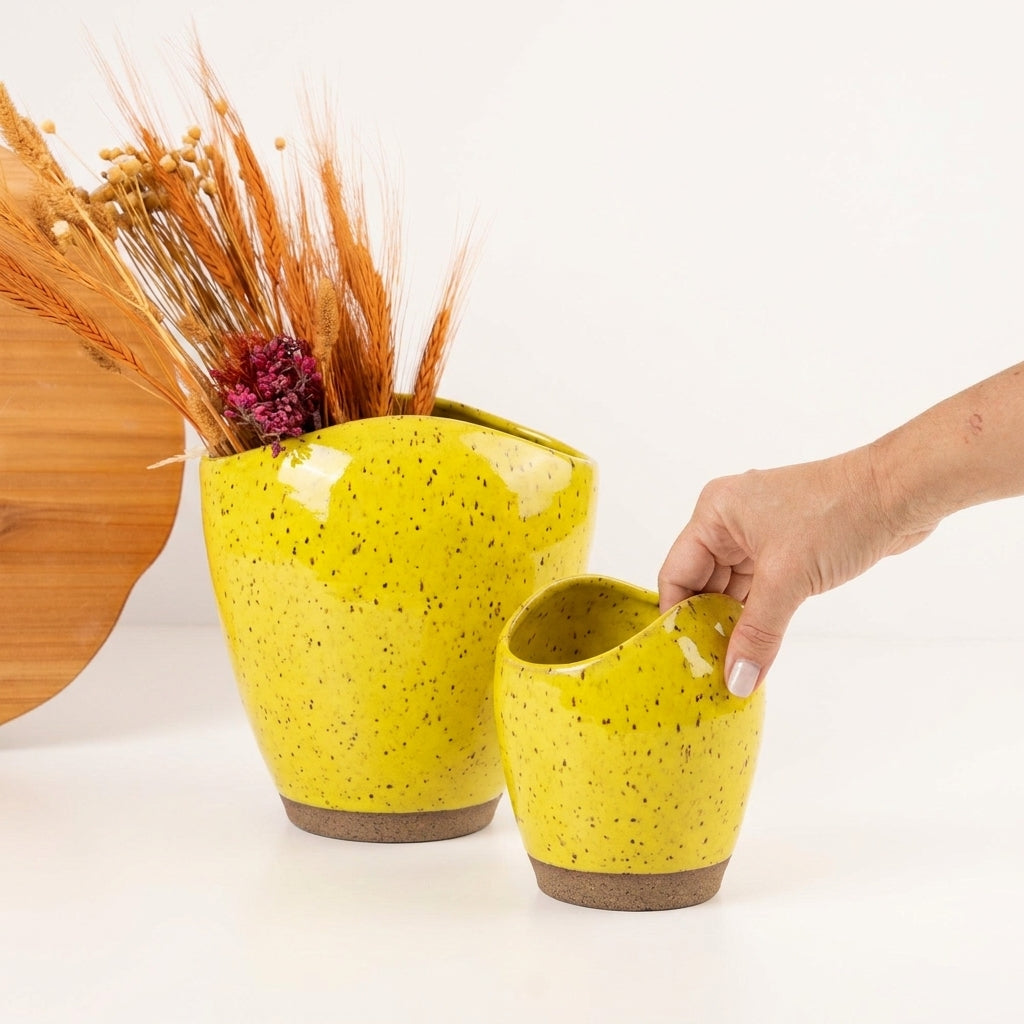 Vaso Fenda em cerâmica artesanal — tamanho KIT, argila Flocos, esmalte Amarelo Intenso