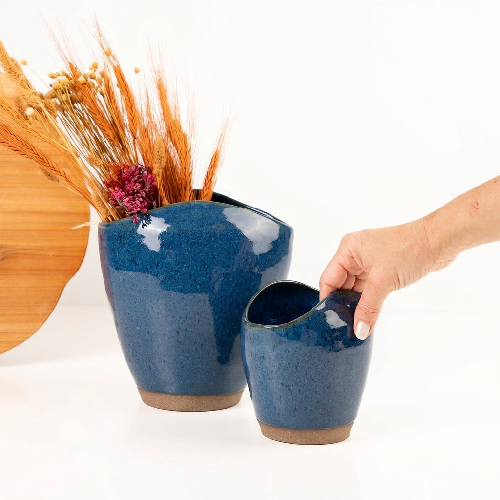 Vaso Fenda em cerâmica artesanal — tamanho KIT, argila Flocos, esmalte Azul Safira
