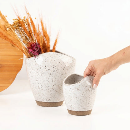 Vaso Fenda em cerâmica artesanal — tamanho KIT, argila Flocos, esmalte Branco AMME