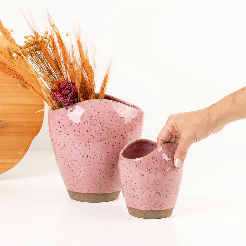 Vaso Fenda em cerâmica artesanal — tamanho KIT, argila Flocos, esmalte Rosa Barbie