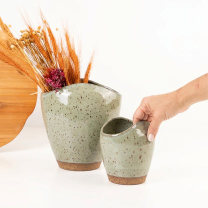 Vaso Fenda em cerâmica artesanal — tamanho KIT, argila Flocos, esmalte Verde Pompeia