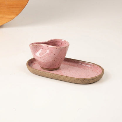 Xícara Andorinha com pires alongado em cerâmica artesanal — tamanho 180ML, argila Flocos, esmalte Rosa Barbie