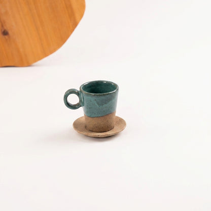 Xícara Barista em cerâmica artesanal — tamanho 100ML, argila Cappuccino, esmalte Verde Exército