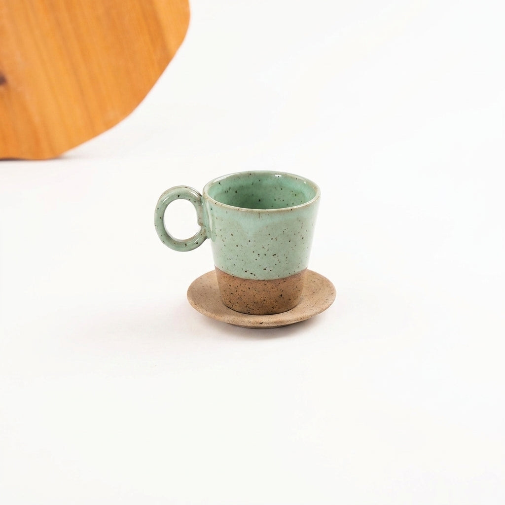 Xícara Barista em cerâmica artesanal — tamanho 180ML, argila Flocos, esmalte Verde Menta