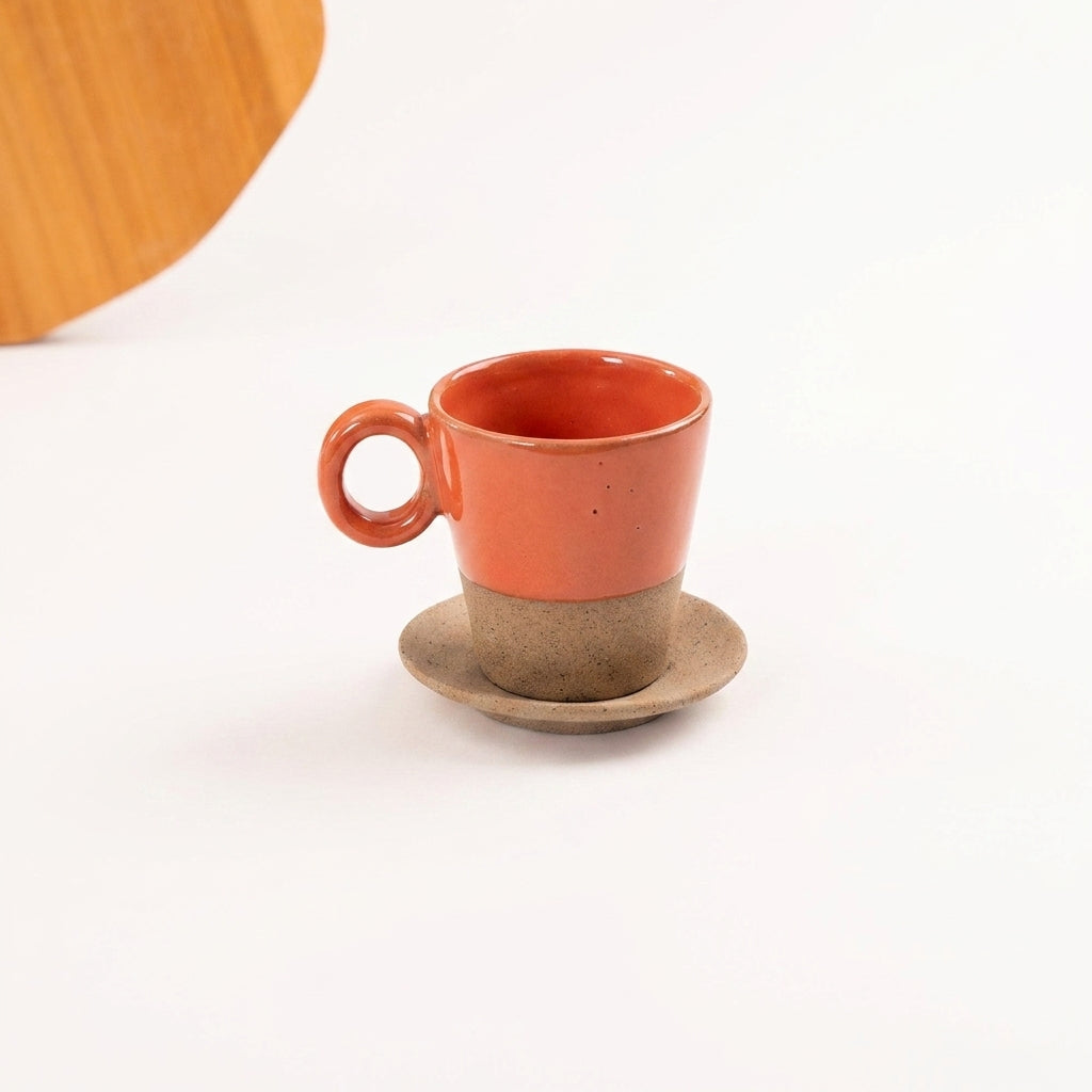 Xícara Barista em cerâmica artesanal — tamanho 250ML, argila Cappuccino, esmalte Laranja Intenso
