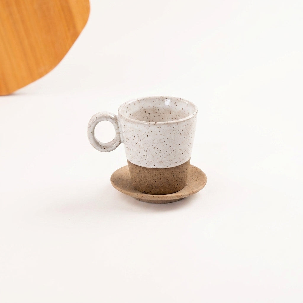 Xícara Barista em cerâmica artesanal — tamanho 250ML, argila Flocos, esmalte Branco AMME