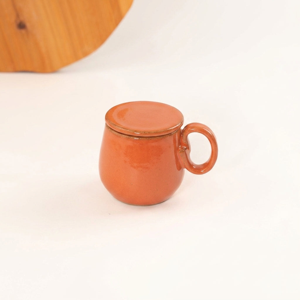 Caneca Cumbuca Chá em cerâmica artesanal — argila Cappuccino, esmalte Laranja Intenso