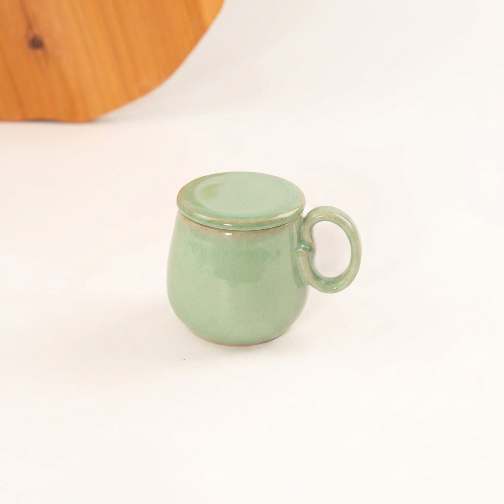 Caneca Cumbuca Chá em cerâmica artesanal — argila Cappuccino, esmalte Verde Menta