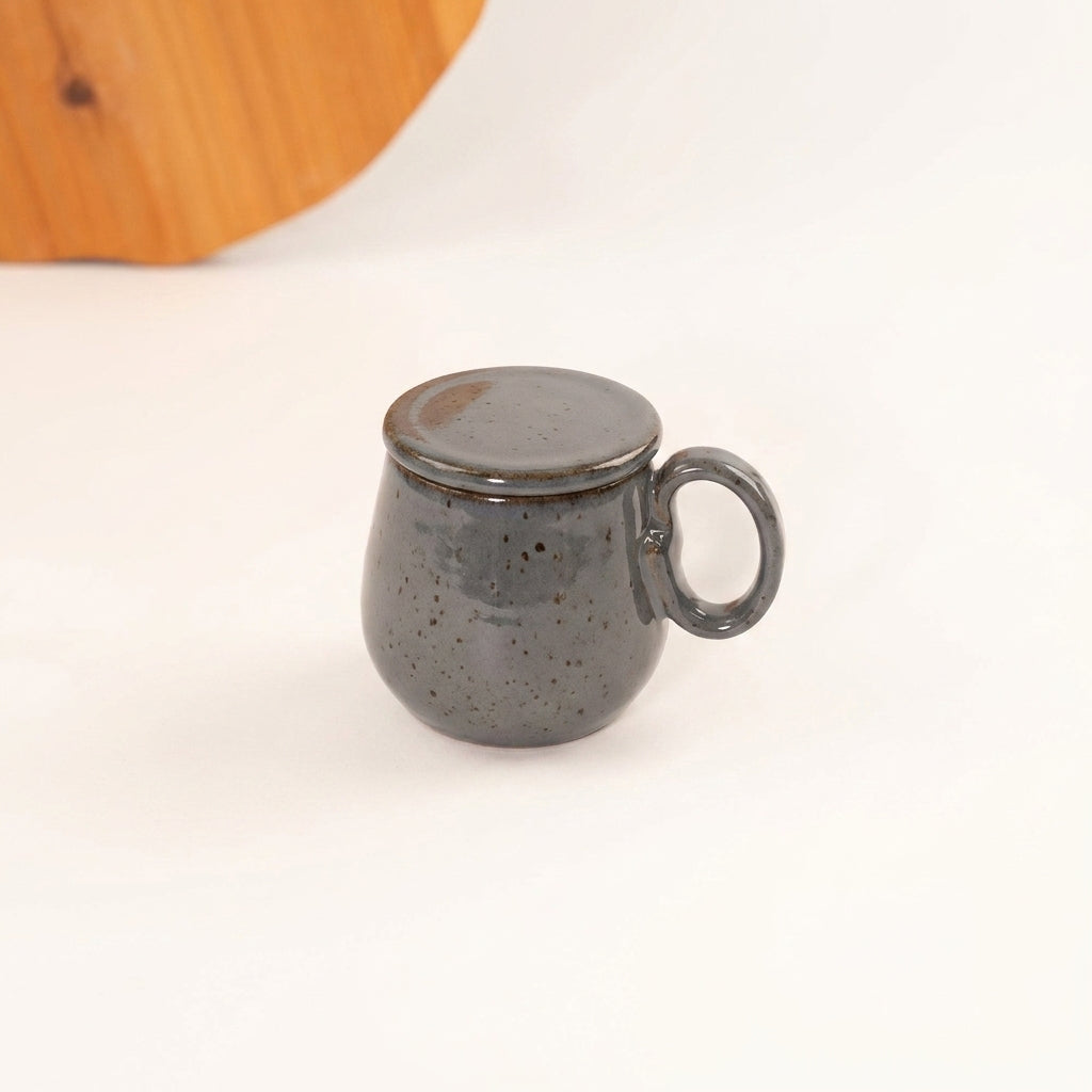 Caneca Cumbuca Chá em cerâmica artesanal — argila Flocos, esmalte Grafite