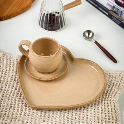 Xícara Esfera com Bandeja Coração em cerâmica artesanal — tamanho 100ML, argila Cappuccino, esmalte Pedra Sabão