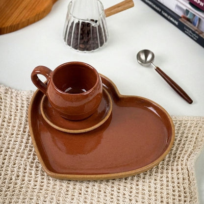 Xícara Esfera com Bandeja Coração em cerâmica artesanal — tamanho 100ML, argila Cappuccino, esmalte Sol de Terracota