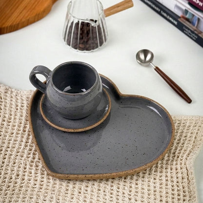 Xícara Esfera com Bandeja Coração em cerâmica artesanal — tamanho 100ML, argila Flocos, esmalte Grafite
