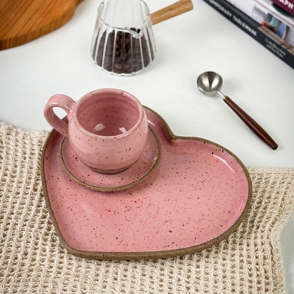 Xícara Esfera com Bandeja Coração em cerâmica artesanal — tamanho 100ML, argila Flocos, esmalte Rosa Barbie